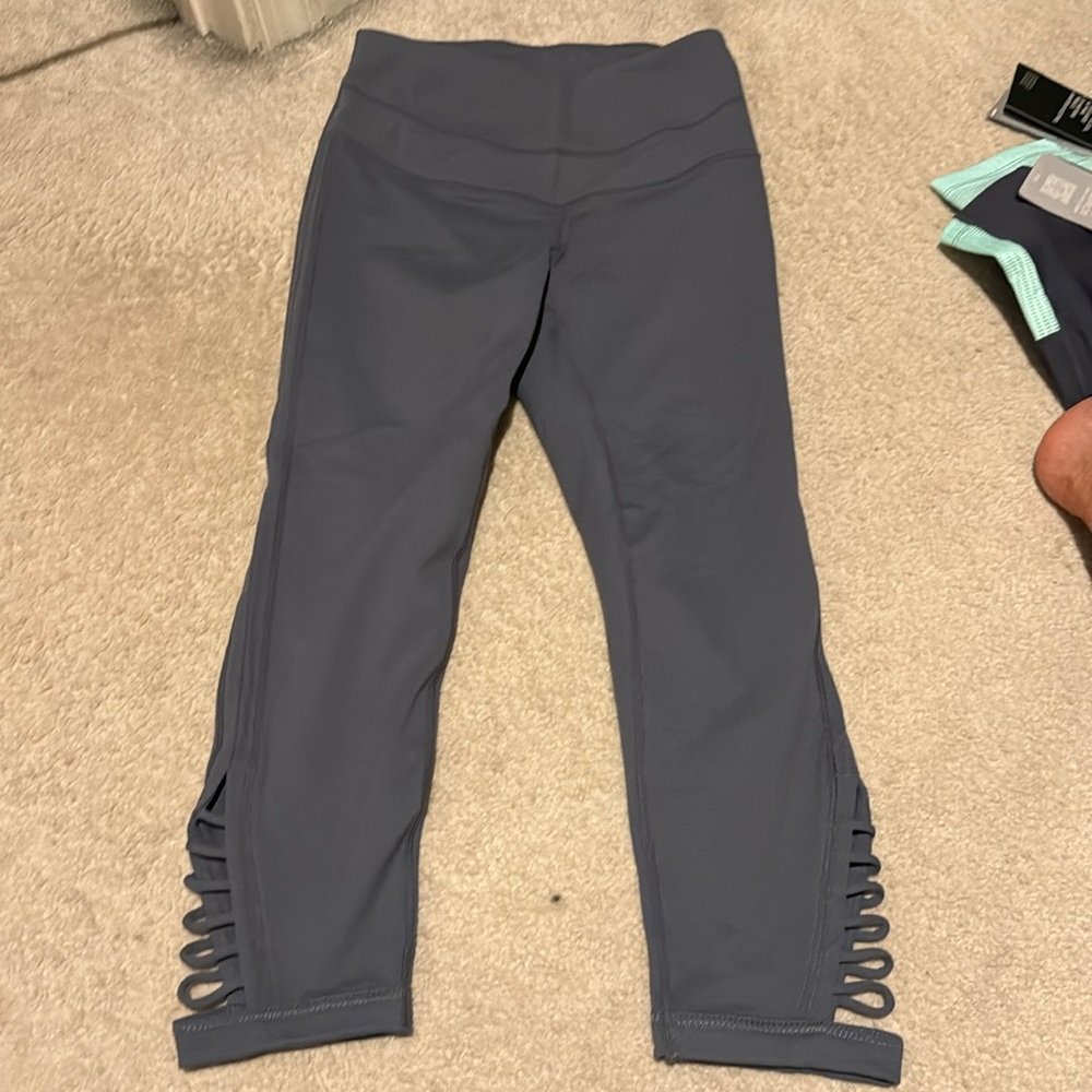 Zella leggings-size XS -only wore once - cropped below knee